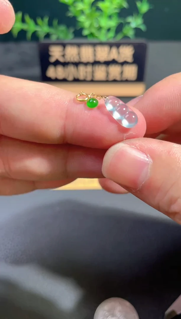 颈饰18K金镶嵌翡翠翡翠