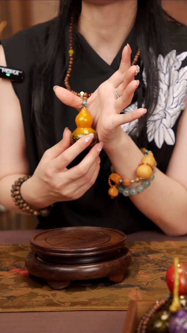 70 易林大漆脖挂小葫芦---158