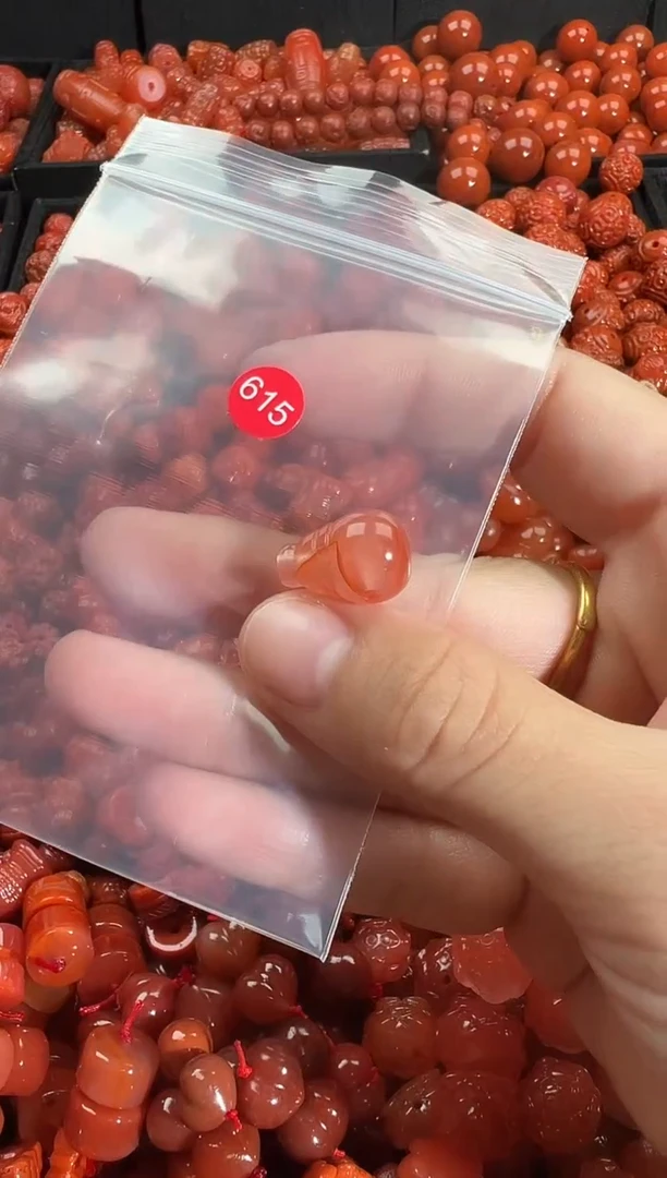 颈饰未镶嵌南红玛瑙1