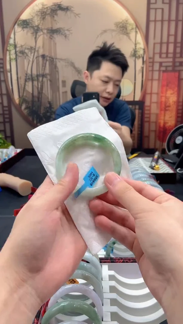 翡翠手镯未镶嵌0000027592