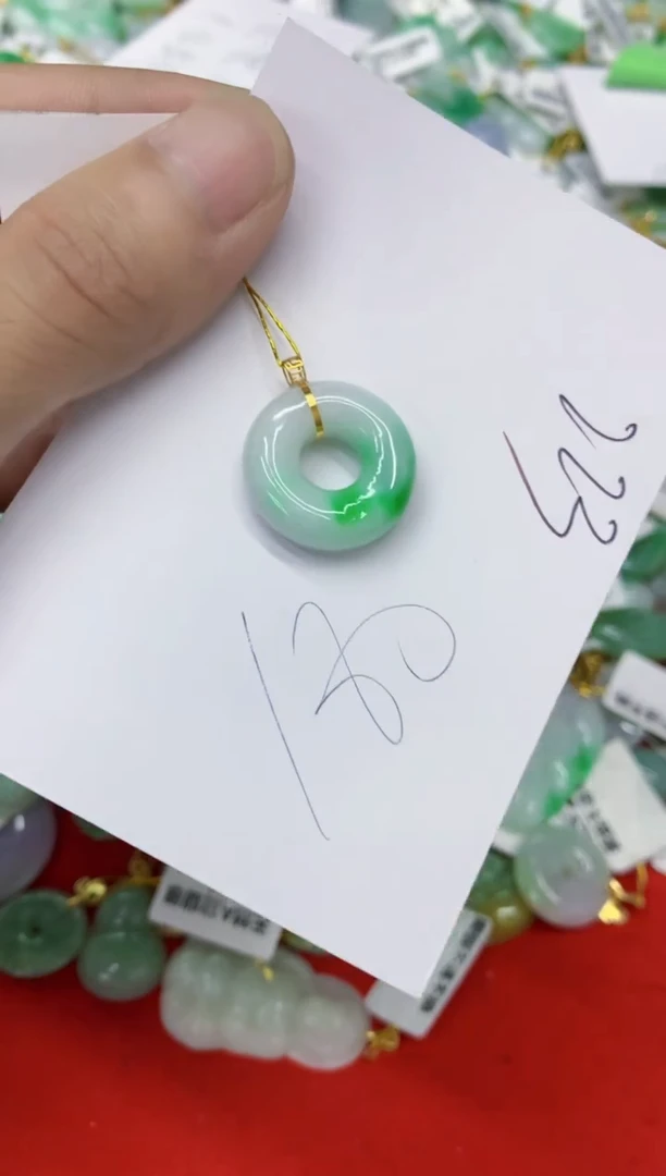 翡翠挂件18K金镶嵌翡翠