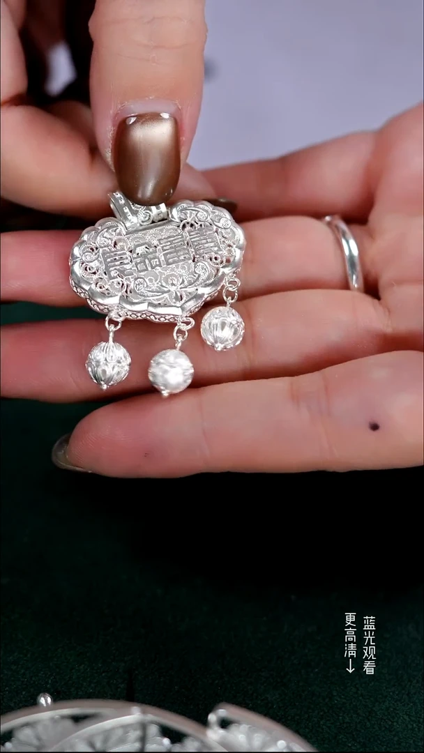珐琅足银宽扣头花丝小锁