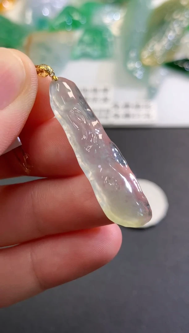 翡翠未镶嵌颈饰