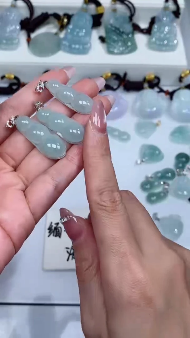 颈饰银S925镶嵌翡翠吊坠团购多样性发一件