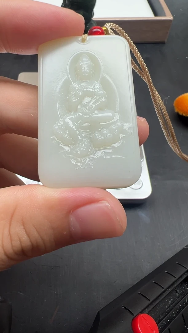 和田玉未镶嵌颈饰玉牌
