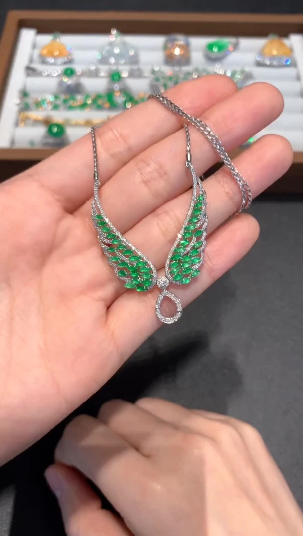 【闪购商品】翡翠套链18K金镶嵌11800