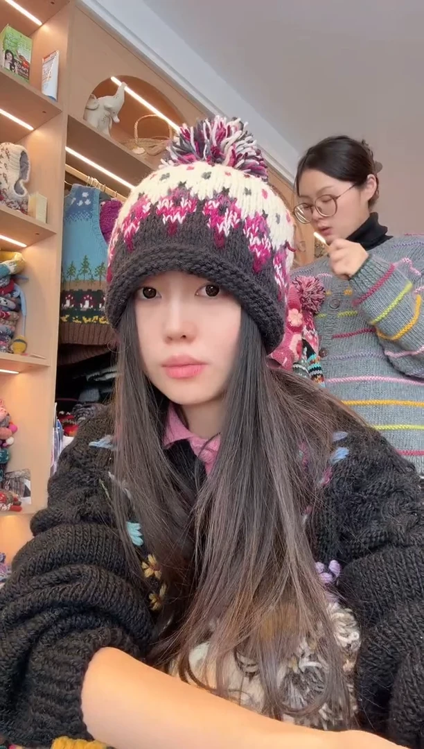 羊毛咖色单球帽