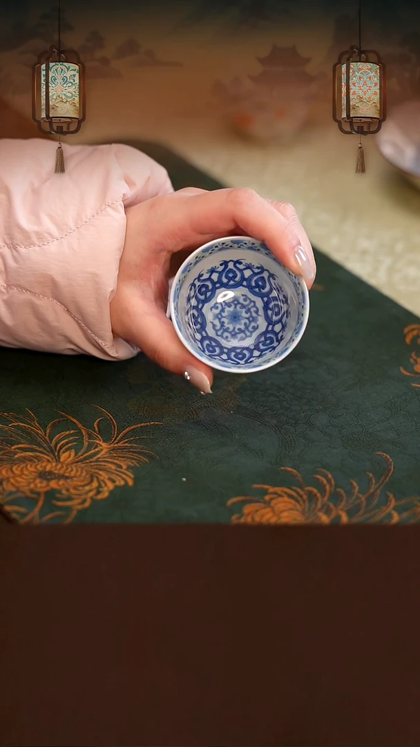 斗彩鱼藻纹茶杯