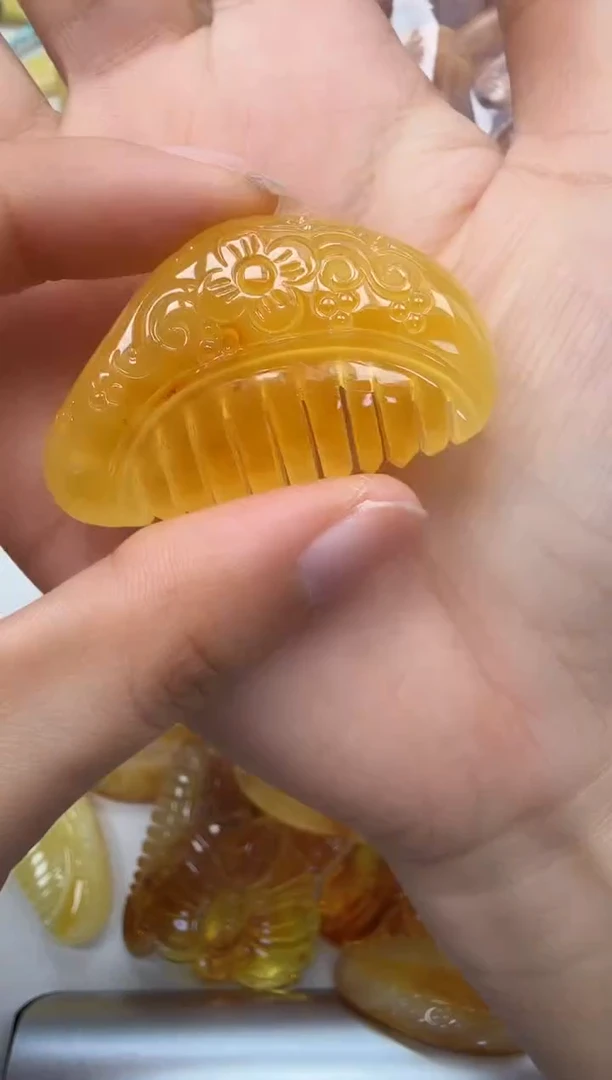 裸石琥珀未镶嵌如图