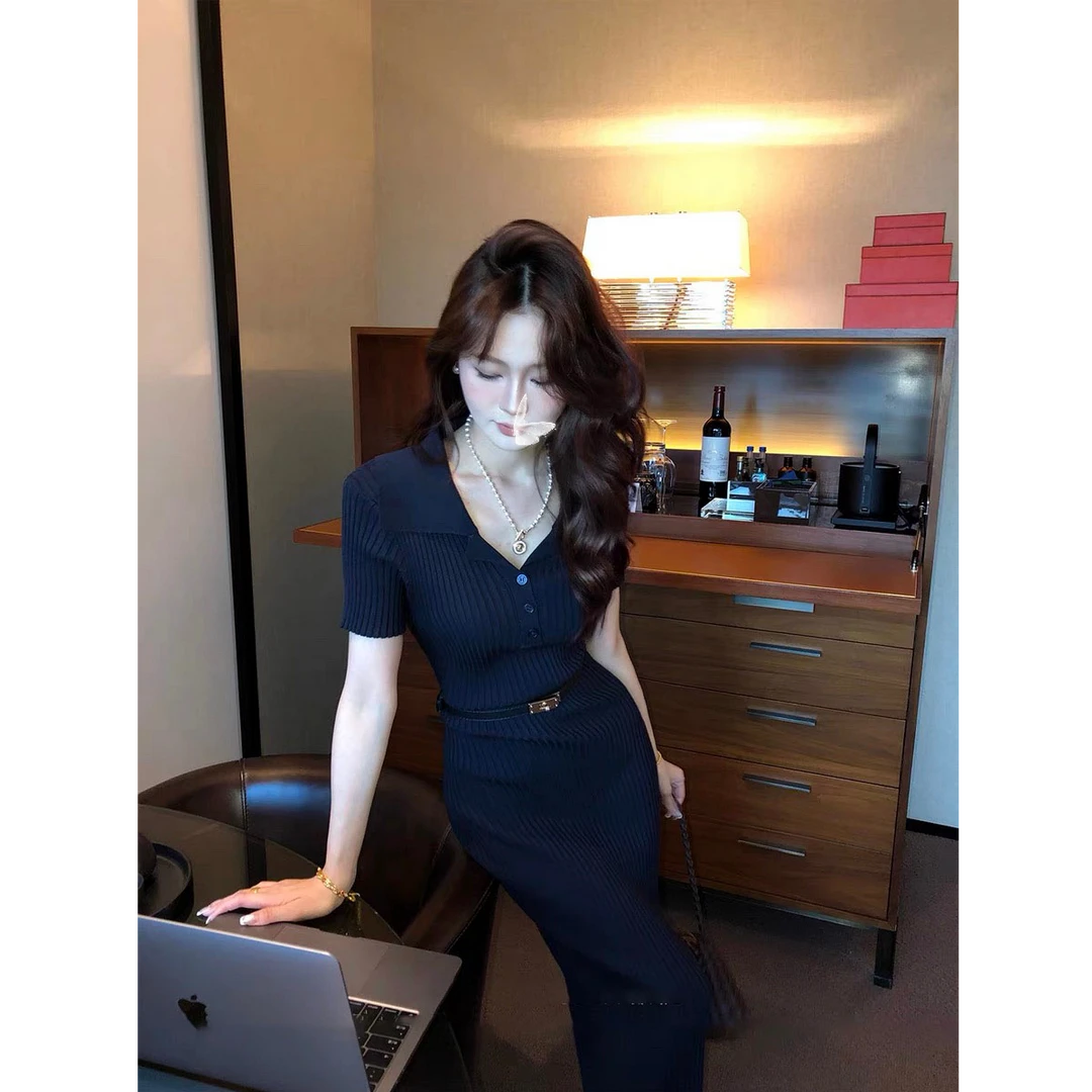 优秀的金蘑菇 V领法式包臀长裙修身收腰连衣裙女