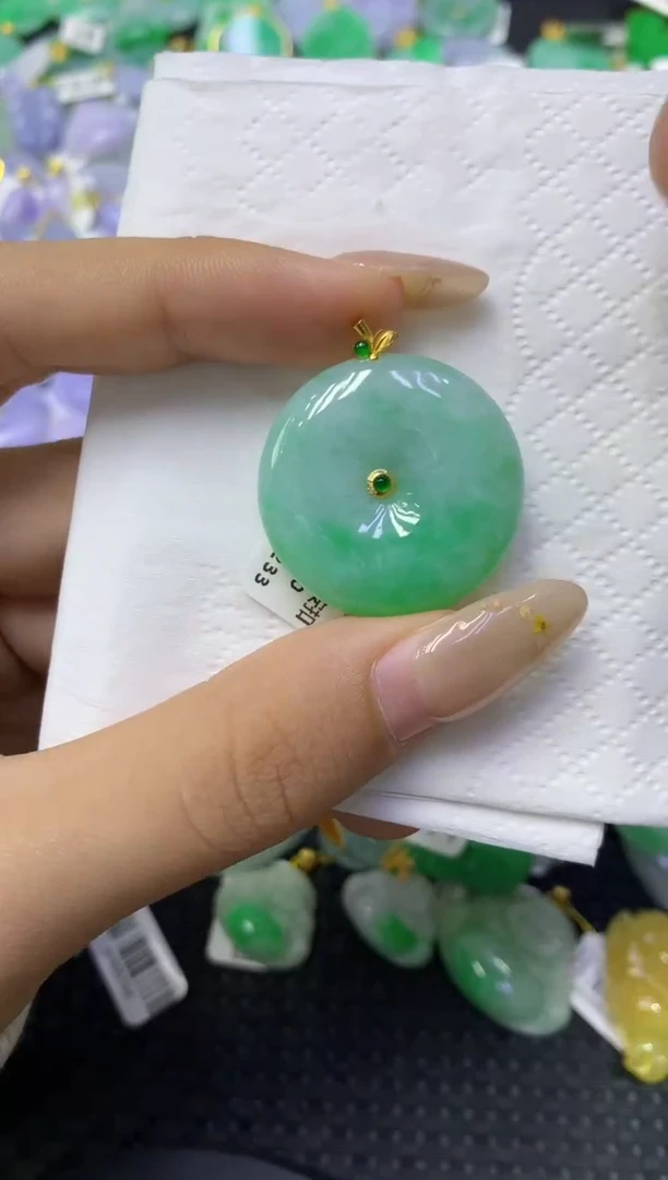 颈饰18K金镶嵌翡翠天然缅甸翡翠A货