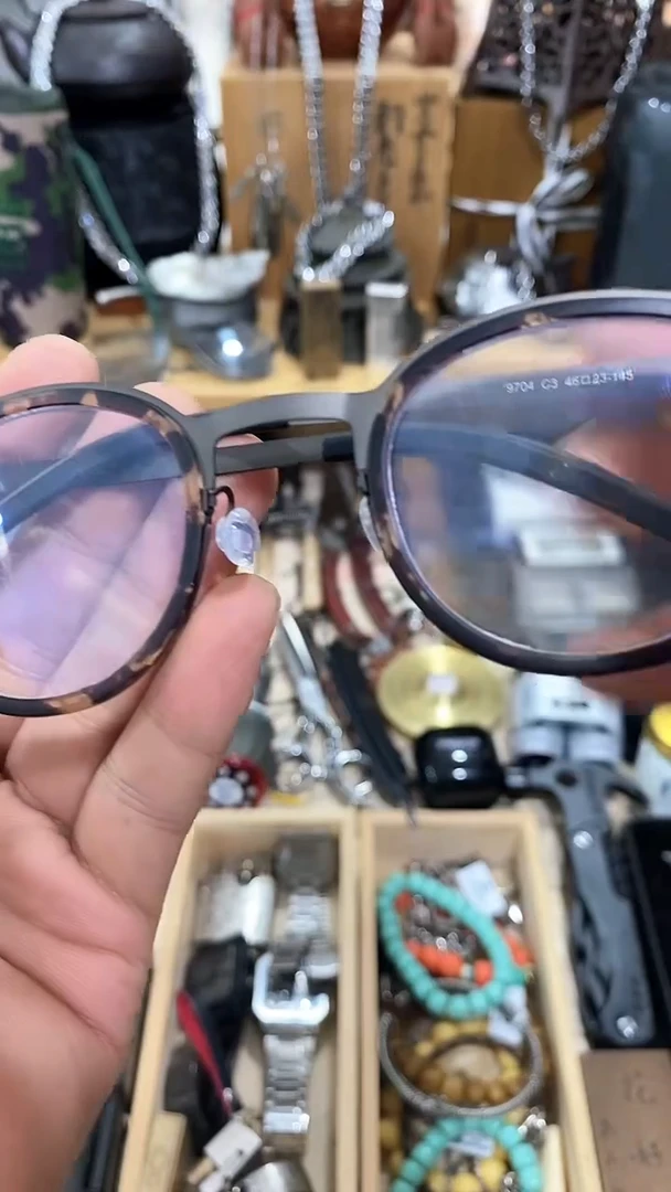 瓷片闪购商品  如图所示