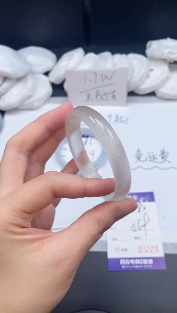 【闪购商品】石英质玉手镯未镶嵌82/56