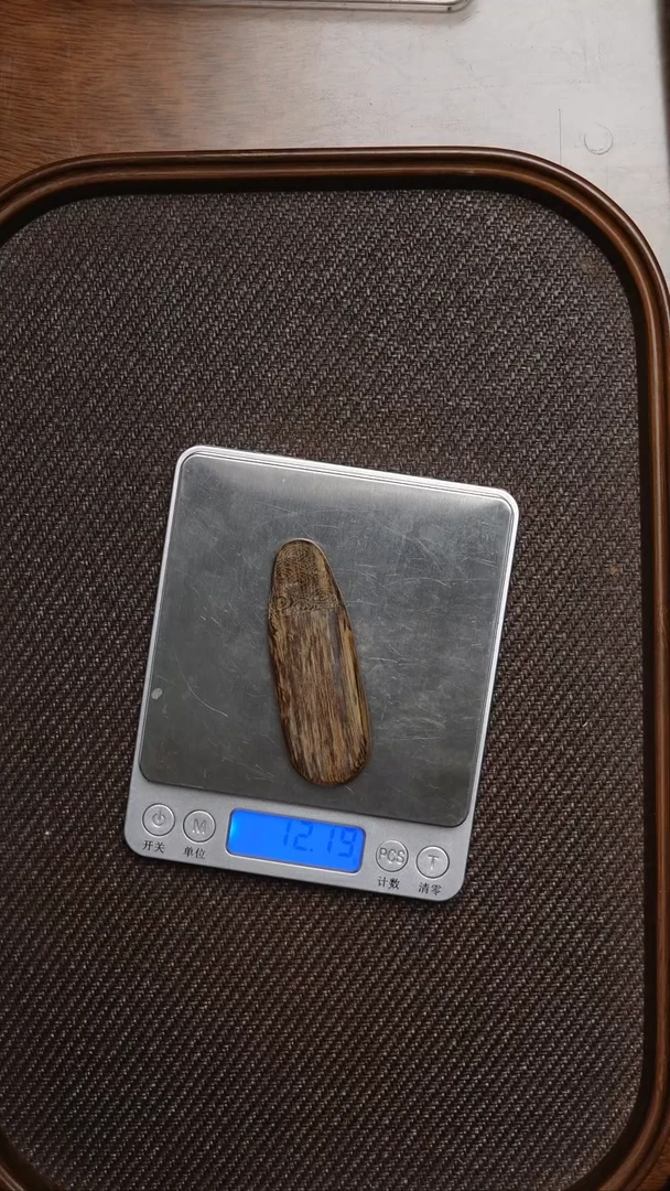 沉香手把件达拉干九分沉雕件12.1克