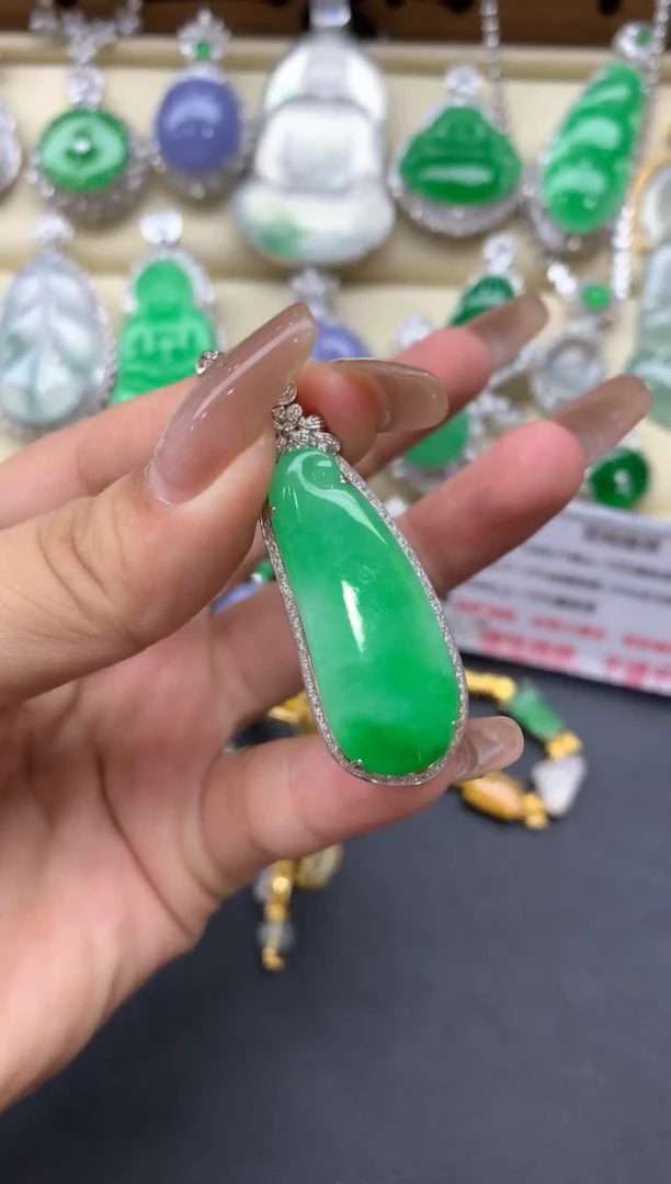 翡翠18K金镶嵌颈饰446-中国好珍宝