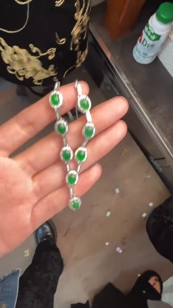 未镶嵌定制翡翠翡翠A货有轻微色差属于正常现象，项链多样性发货1