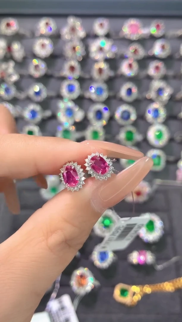 18K金镶嵌耳饰红宝石-