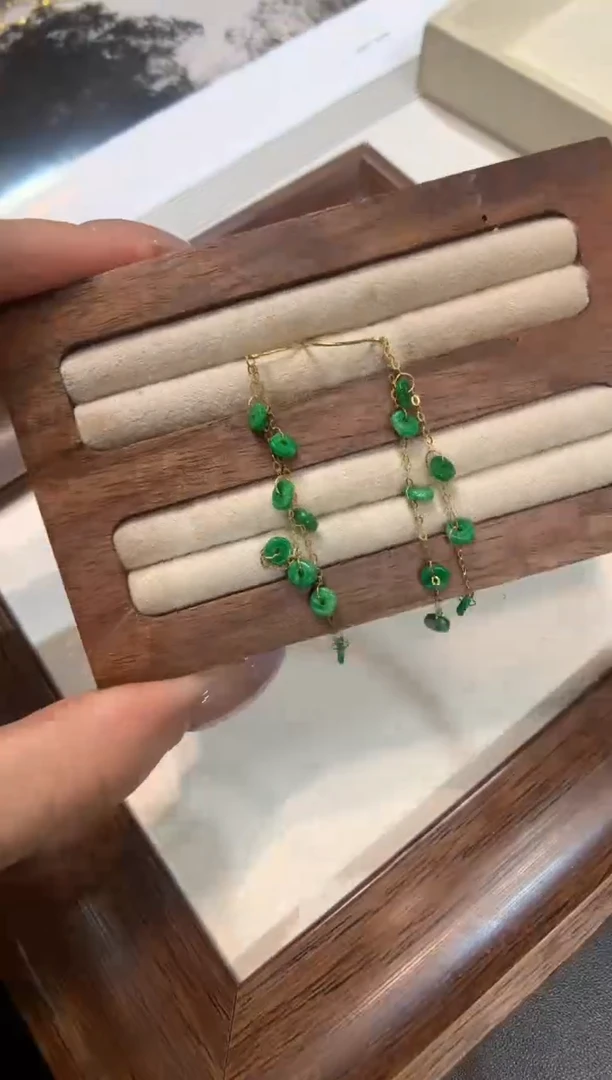 18K金镶嵌翡翠耳饰耳钩
