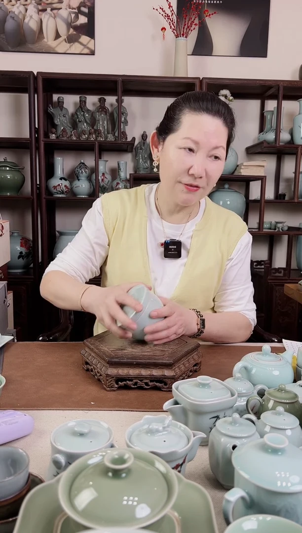 杯粉青 莲韵 茶叶罐
