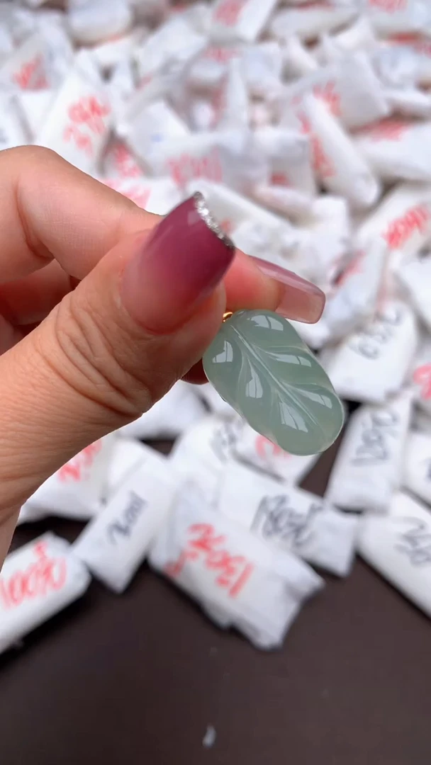 【闪购商品】翡翠挂件18K金镶嵌一