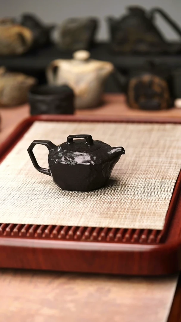 归玉堂冰碛岩重工雕刻透光几何壶200cc
