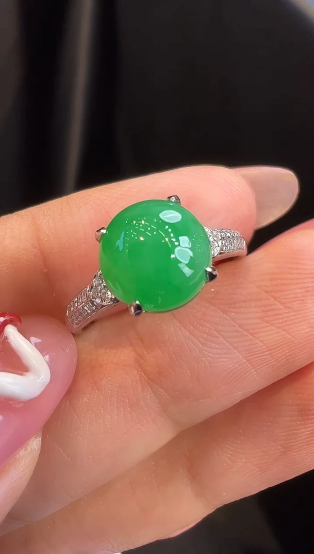 18K金镶嵌戒指翡翠戒指