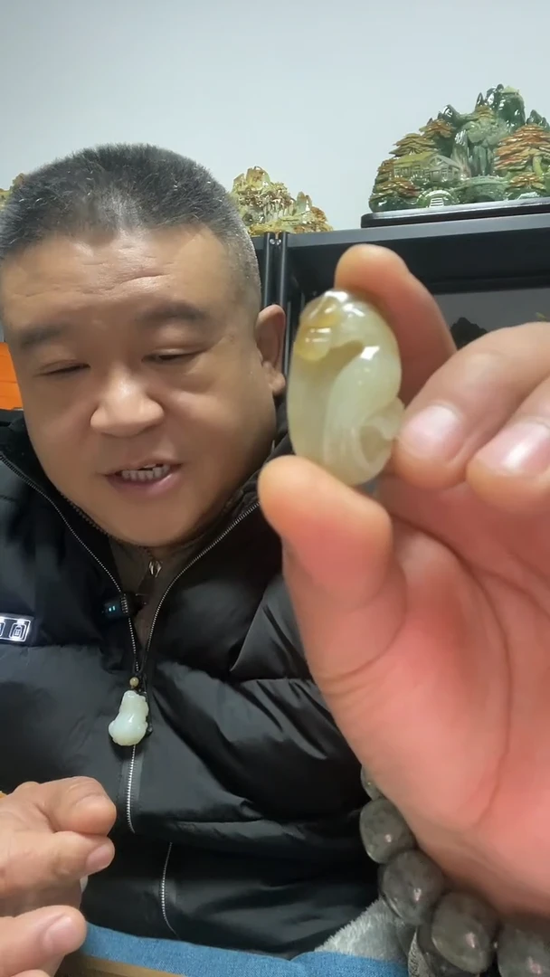 吊坠(赠链)未镶嵌和田玉鹦鹉雕刻英明神武吊坠