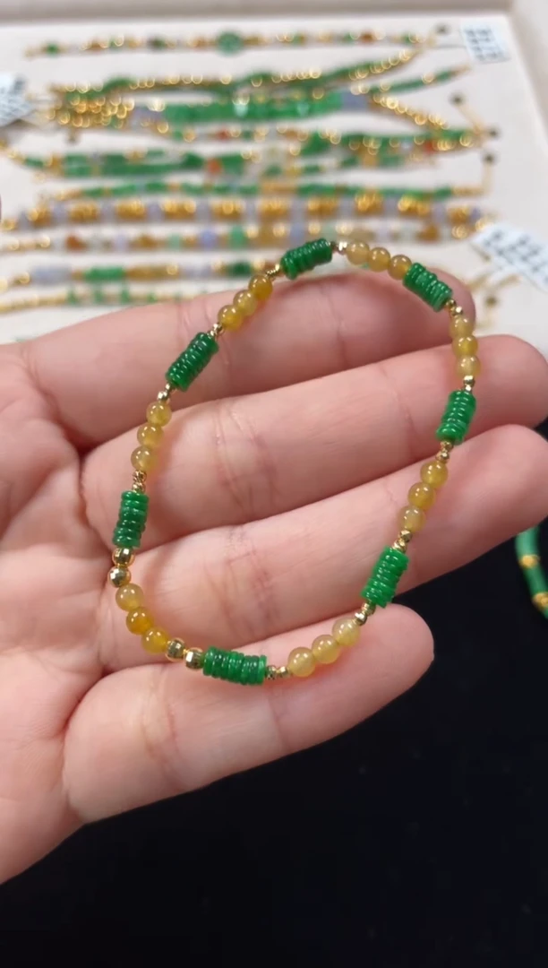 18K金镶嵌手串翡翠一条   P261