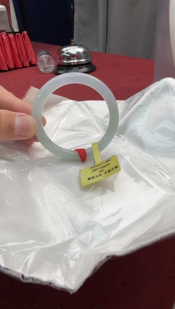 未镶嵌手镯（圆镯）翡翠翡翠手镯15