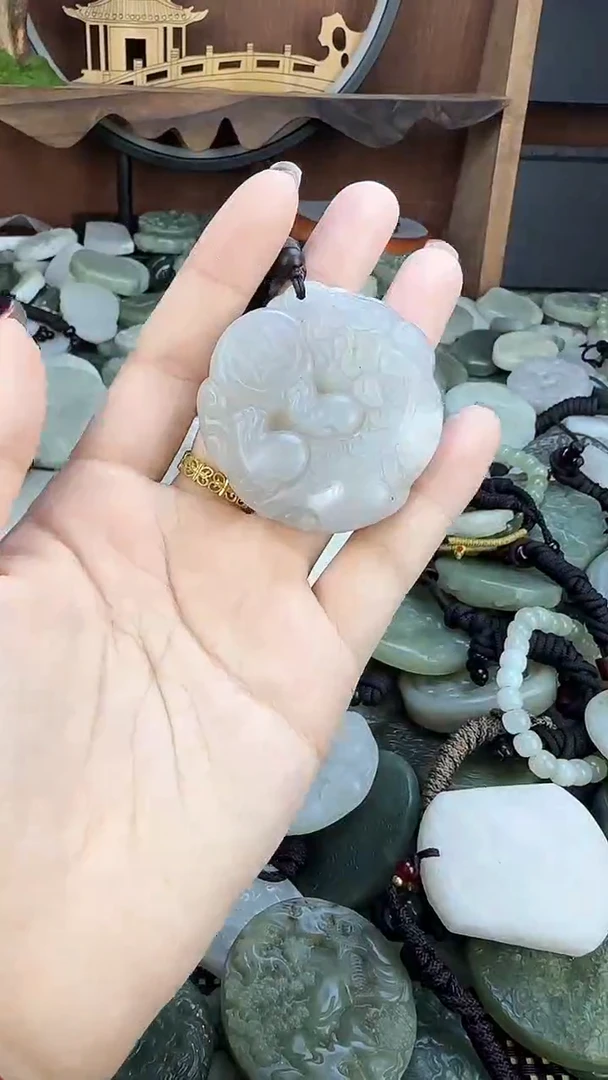 颈饰未镶嵌和田玉1