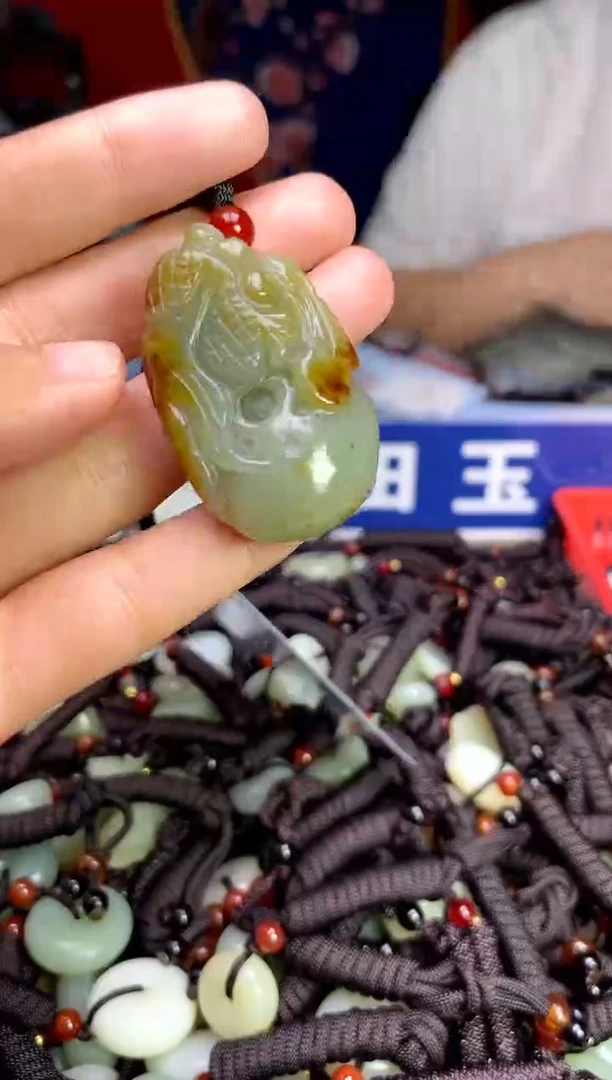 未镶嵌和田玉挂件1