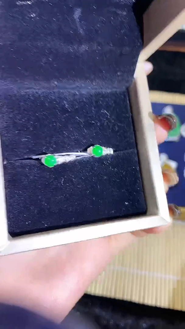 【闪购商品】翡翠耳饰18K金镶嵌翡翠蛋面耳饰YC