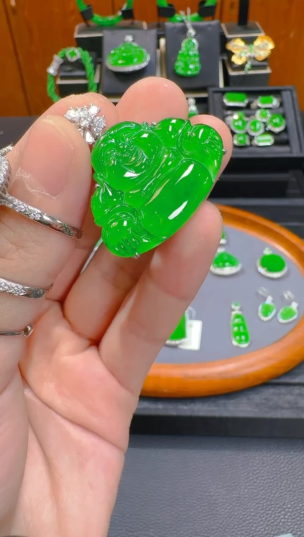 【闪购商品】翡翠吊坠(赠链)18K金镶嵌天然A货翡翠