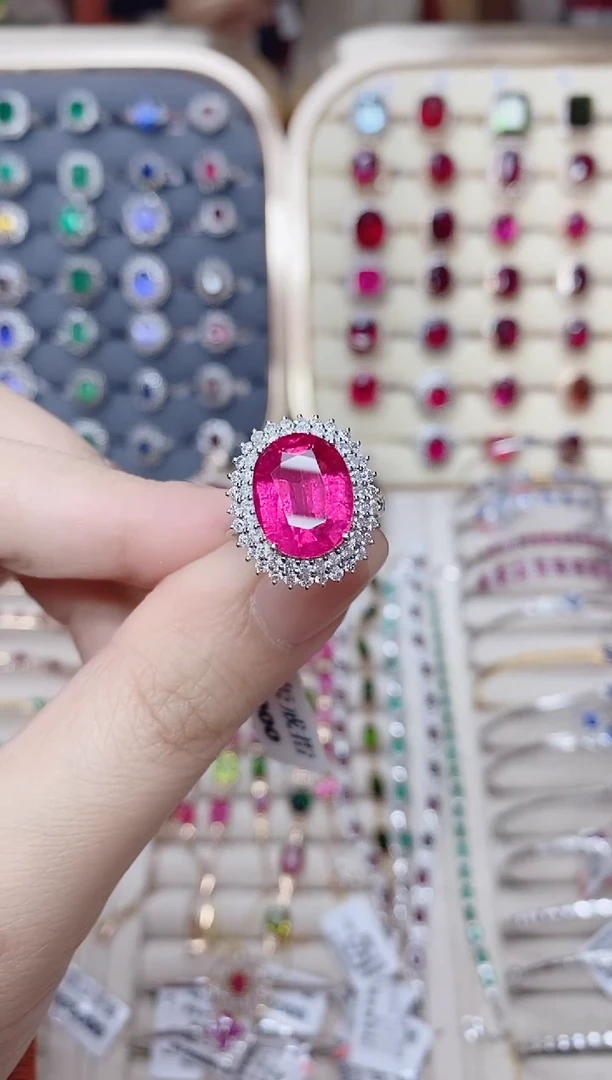 18K金镶嵌碧玺戒指碧玺6.8CT