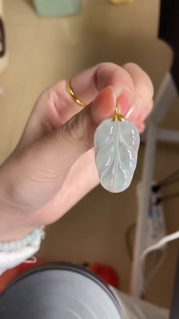 【闪购商品】翡翠颈饰未镶嵌叶子