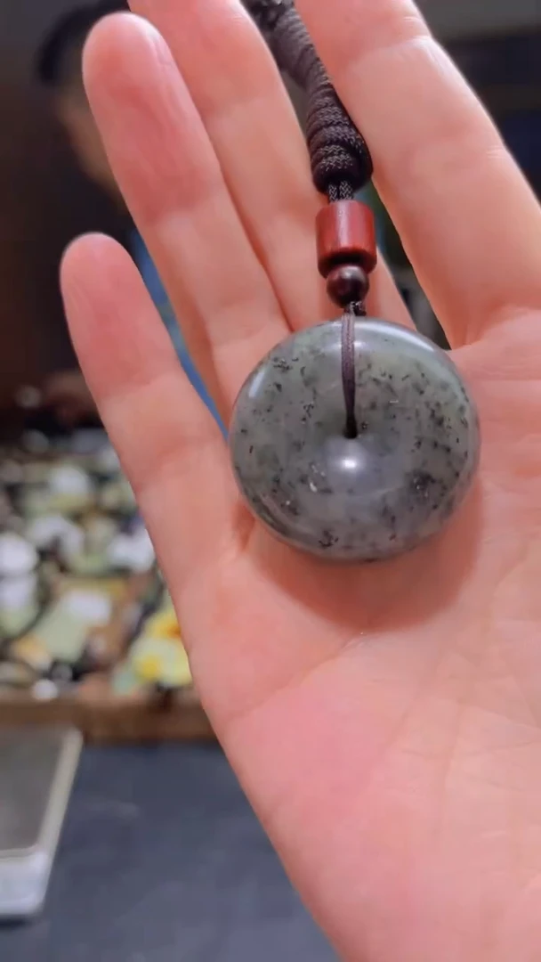 和田玉未镶嵌颈饰`