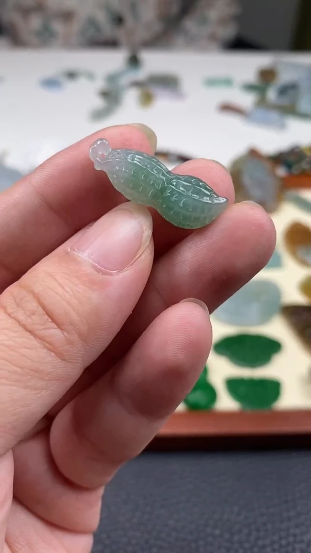 【闪购商品】翡翠挂件未镶嵌花生