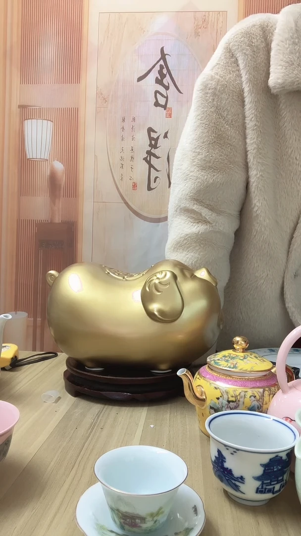白瓷汤*饭金色陶瓷猪一个