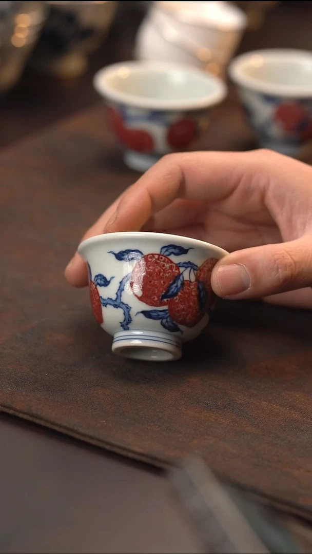 手绘釉里红荔枝单杯