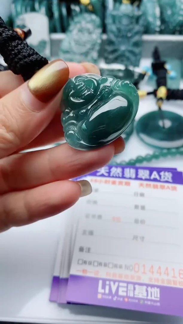 颈饰未镶嵌翡翠