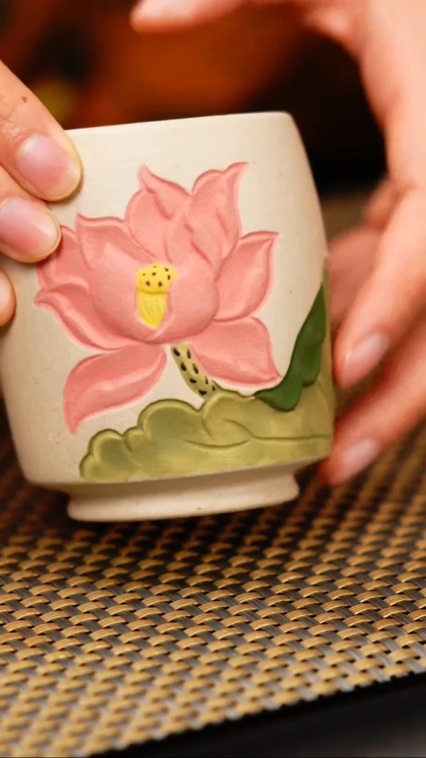 19小鱼白玉段砂荷花杯