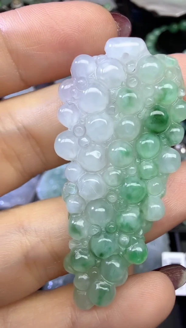 【闪购商品】翡翠颈饰未镶嵌葡萄