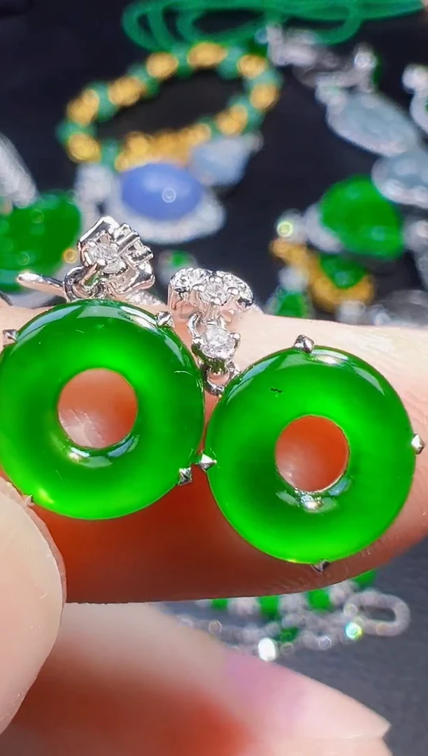 18K金镶嵌翡翠耳饰南*翡翠