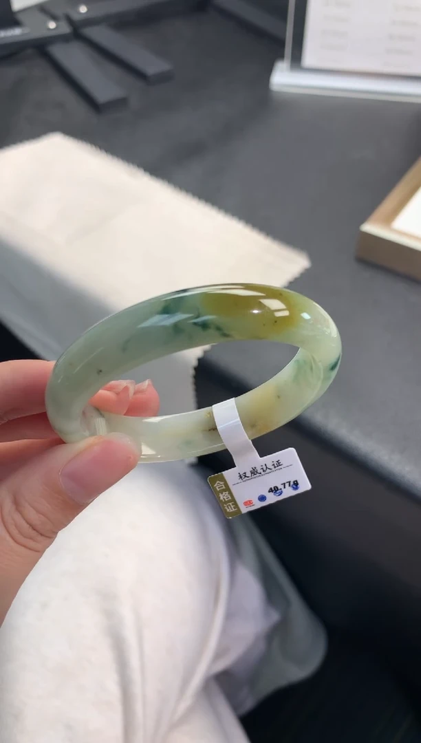 【闪购商品】翡翠手镯（贵妃镯）未镶嵌          