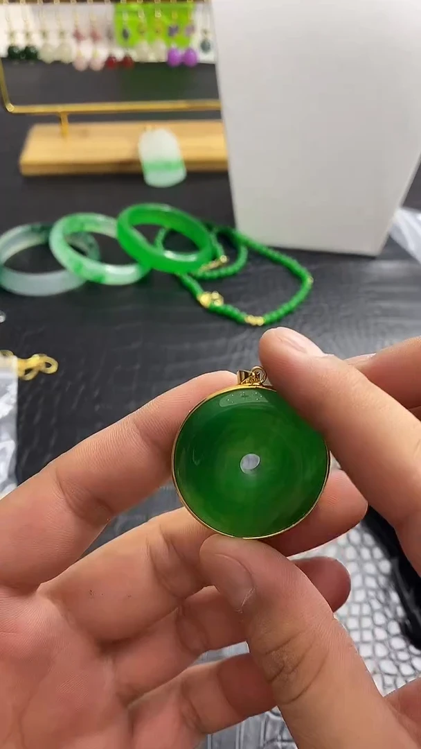 颈饰银S925镀金镶嵌翡翠W130