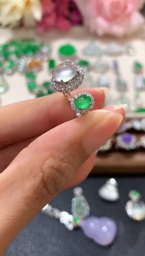 18K金镶嵌戒指翡翠m66