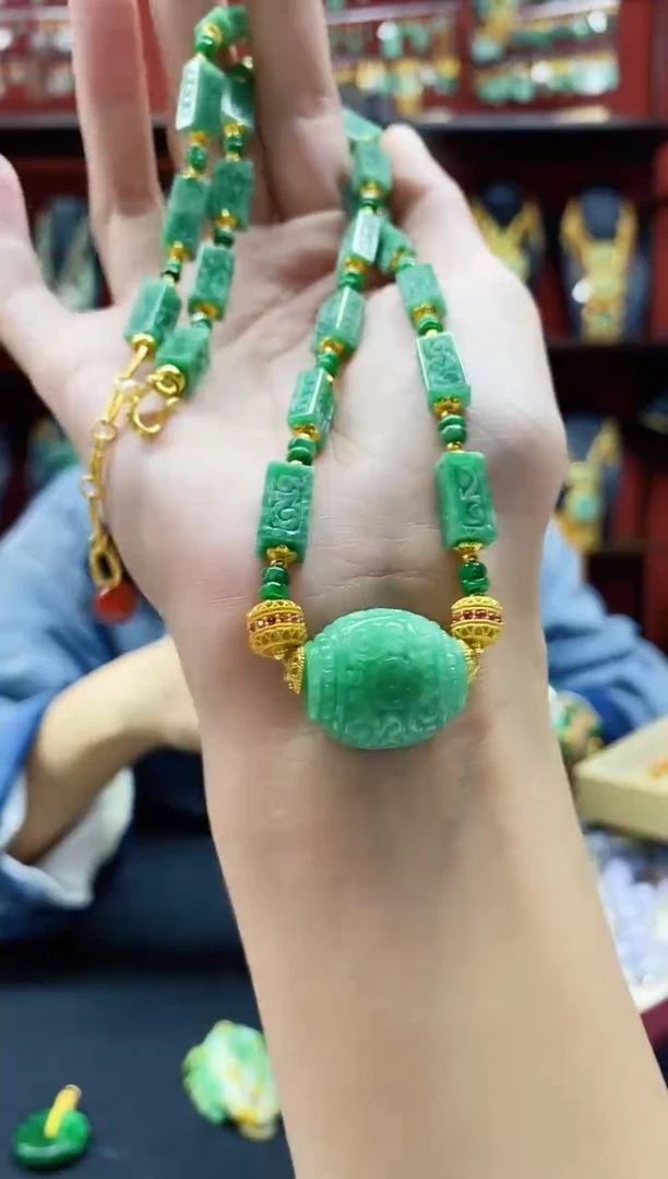 颈饰未镶嵌翡翠吊坠