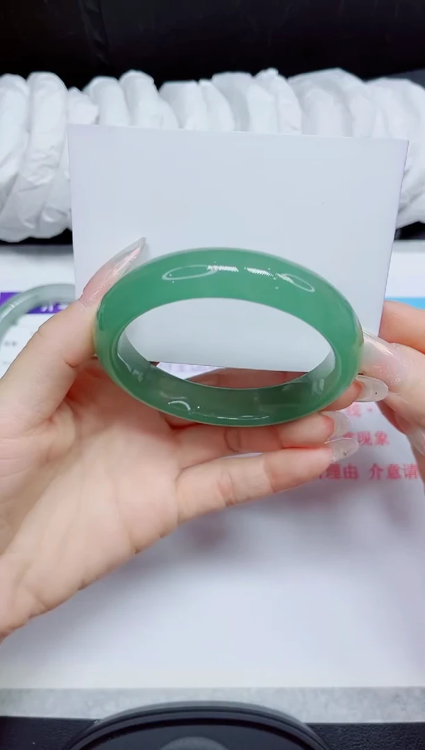 石英质玉手镯未镶嵌98.