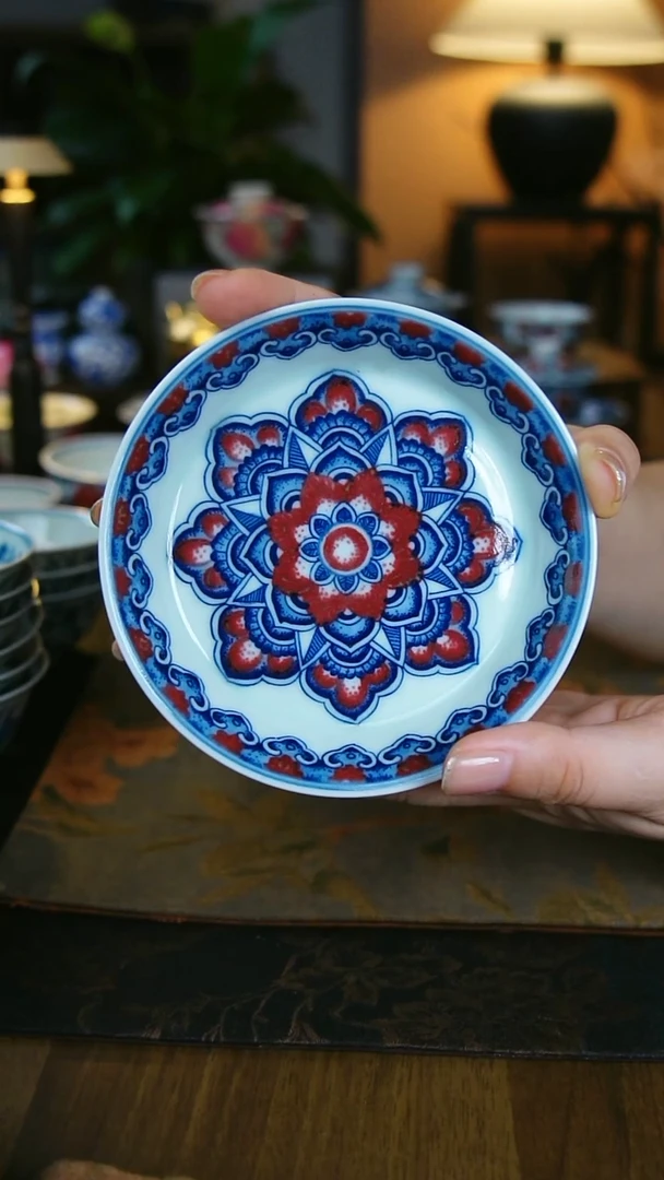 釉里红曼陀罗壶承