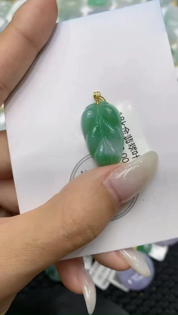 颈饰18K金镶嵌翡翠111111111111